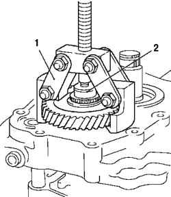 Снятие зубчатого колеса с помощью специального приспособления